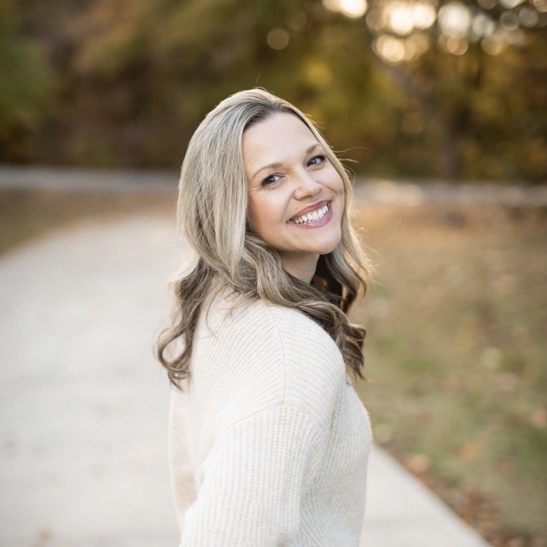 Kelly Clubb headshot